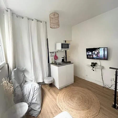Lägenhet Le Patio Sur Deux Etages Paris